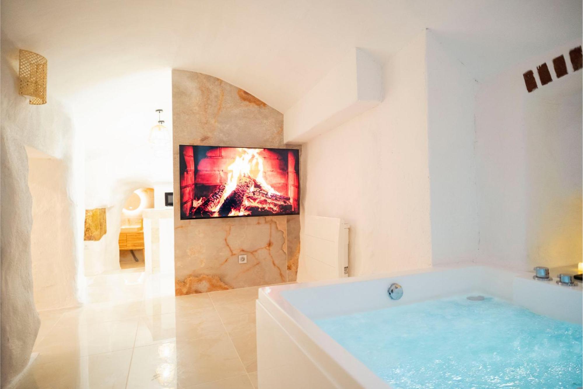 Le Temple D'Aphrodite, Appartement Avec Spa Вьен Экстерьер фото