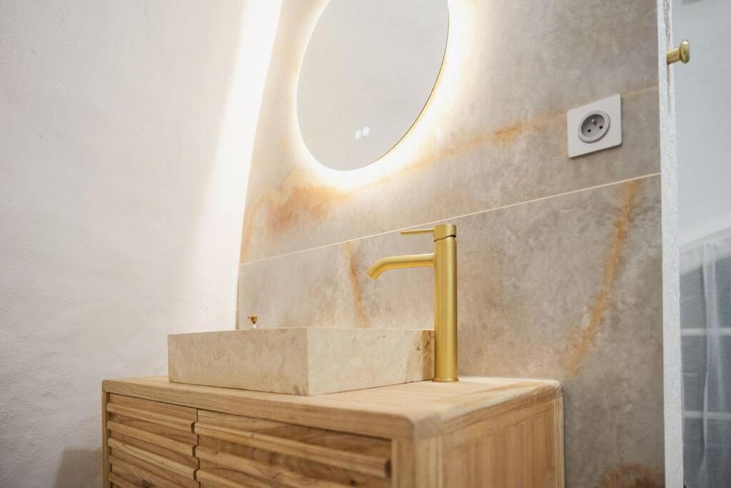 Le Temple D'Aphrodite, Appartement Avec Spa Вьен Экстерьер фото