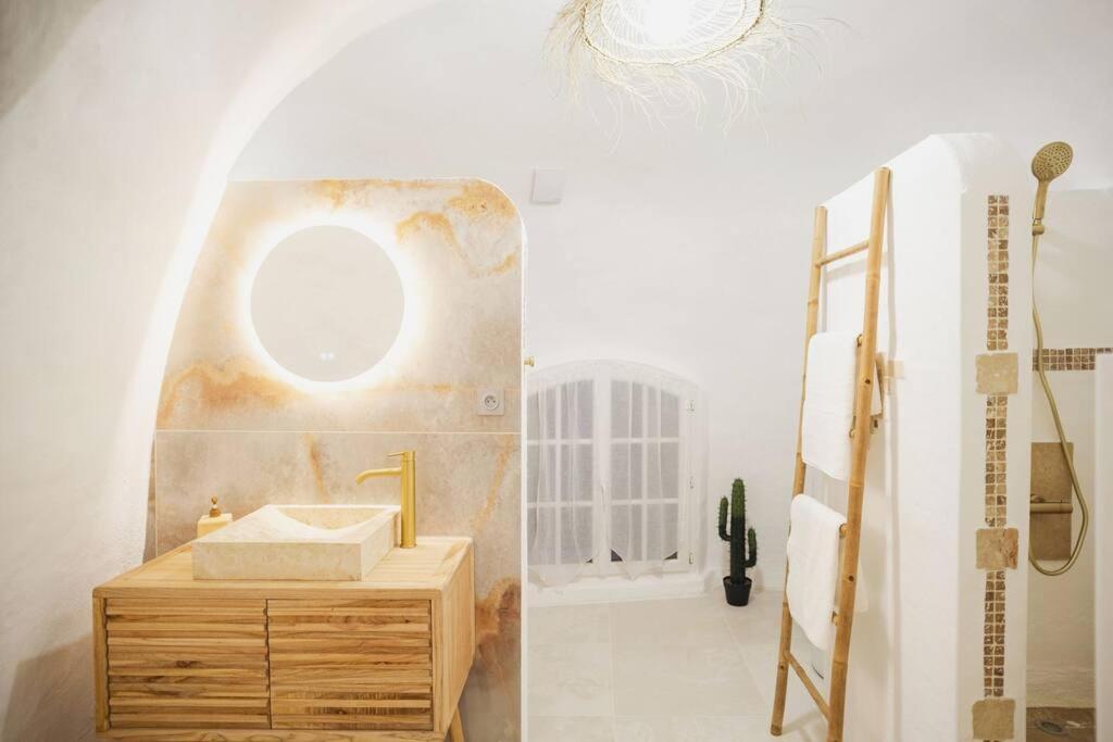 Le Temple D'Aphrodite, Appartement Avec Spa Вьен Экстерьер фото